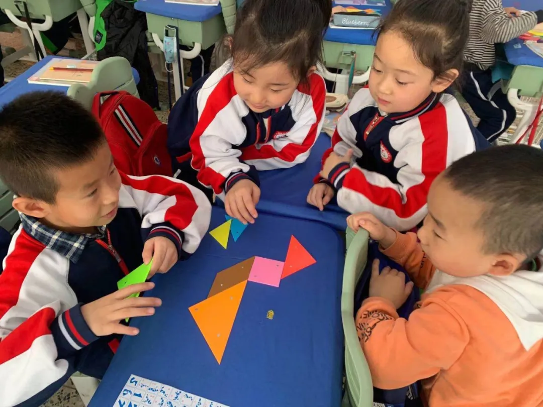 【寓教于乐】敕勒川绿地小学乌兰分校一年级开展玩转七巧板趣味拼搭活动