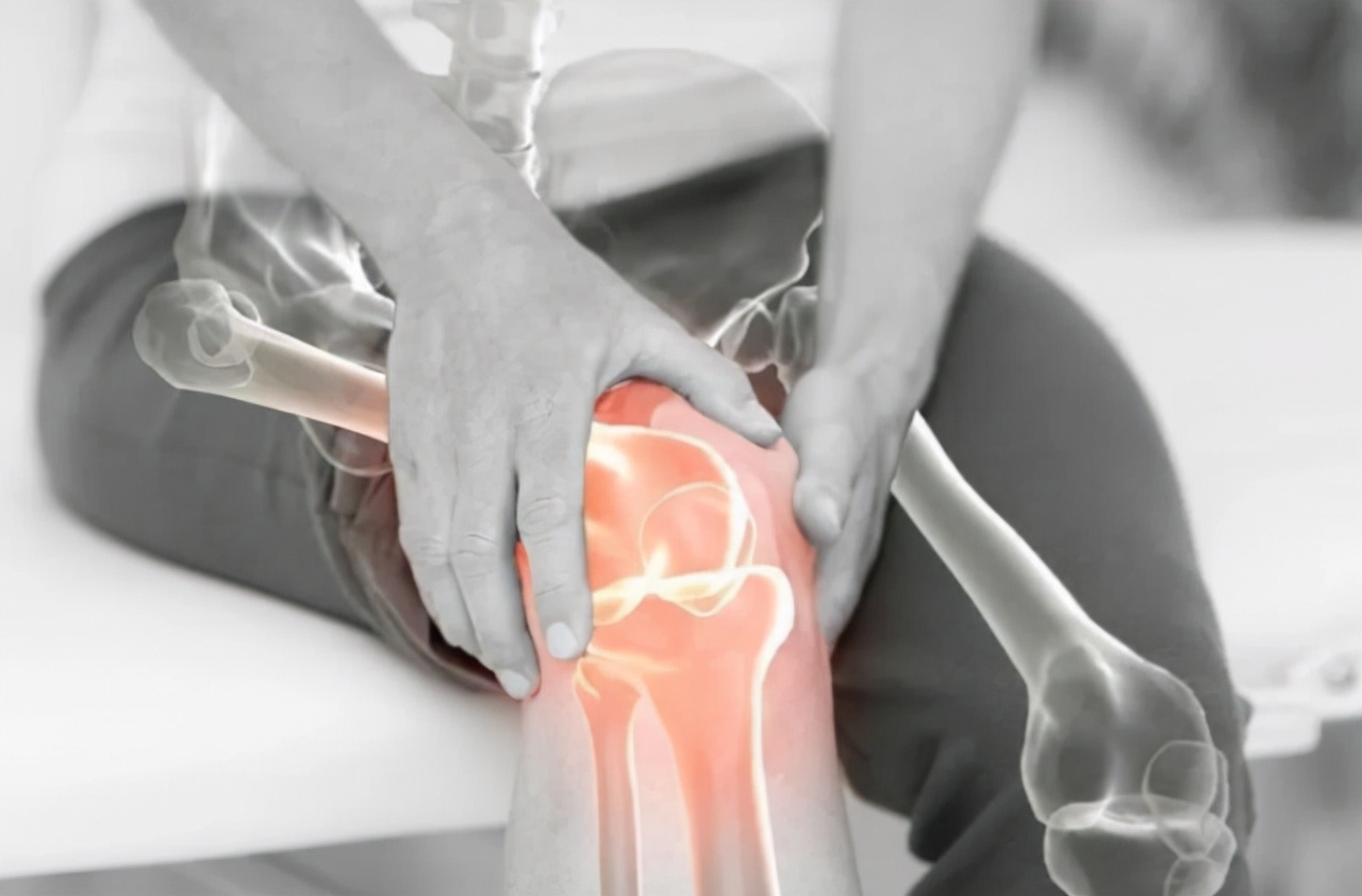 走路时，膝盖突然“软”一下，是咋回事？医生告诉你真相，要留心