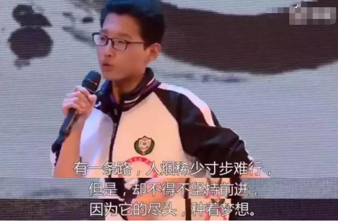 衡水学生演讲“惹怒众人”，对普通人恶意满满，网友：三观不正