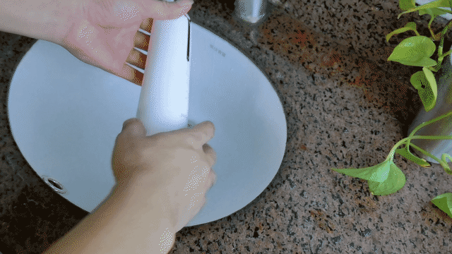 深层护理看得见，美的智能SPA微气泡可视化冲牙器上手实测