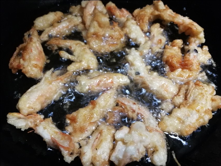 虾壳的功效与作用（香酥的虾壳弃物变美味）