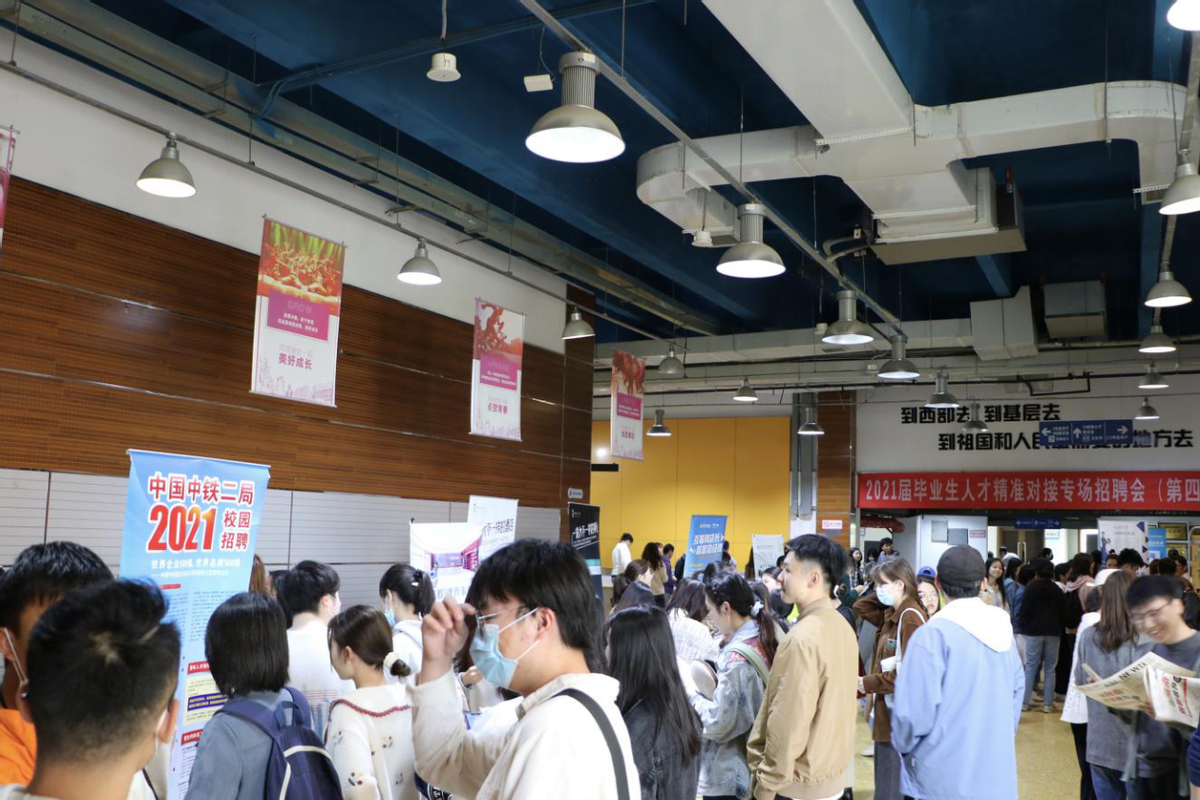 火了！一个月内，四川这所大学上演5场“抢人大战”！