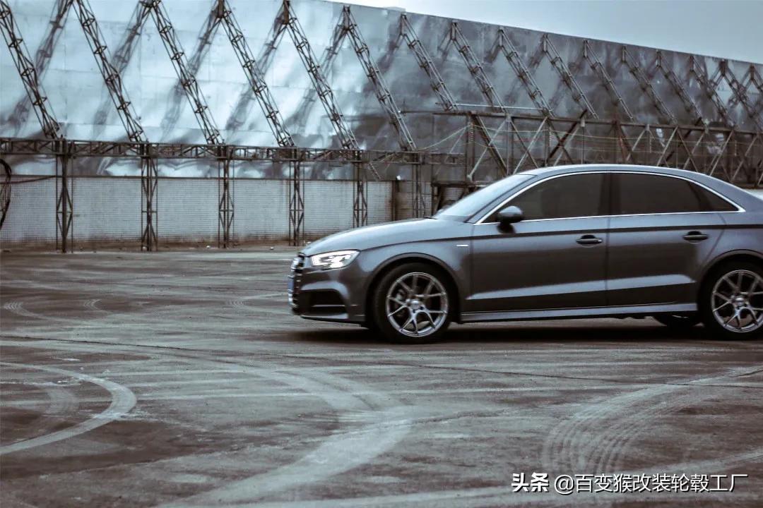 天生就是改装的好胚子，换个轮毂让奥迪A3更有“钢炮”味