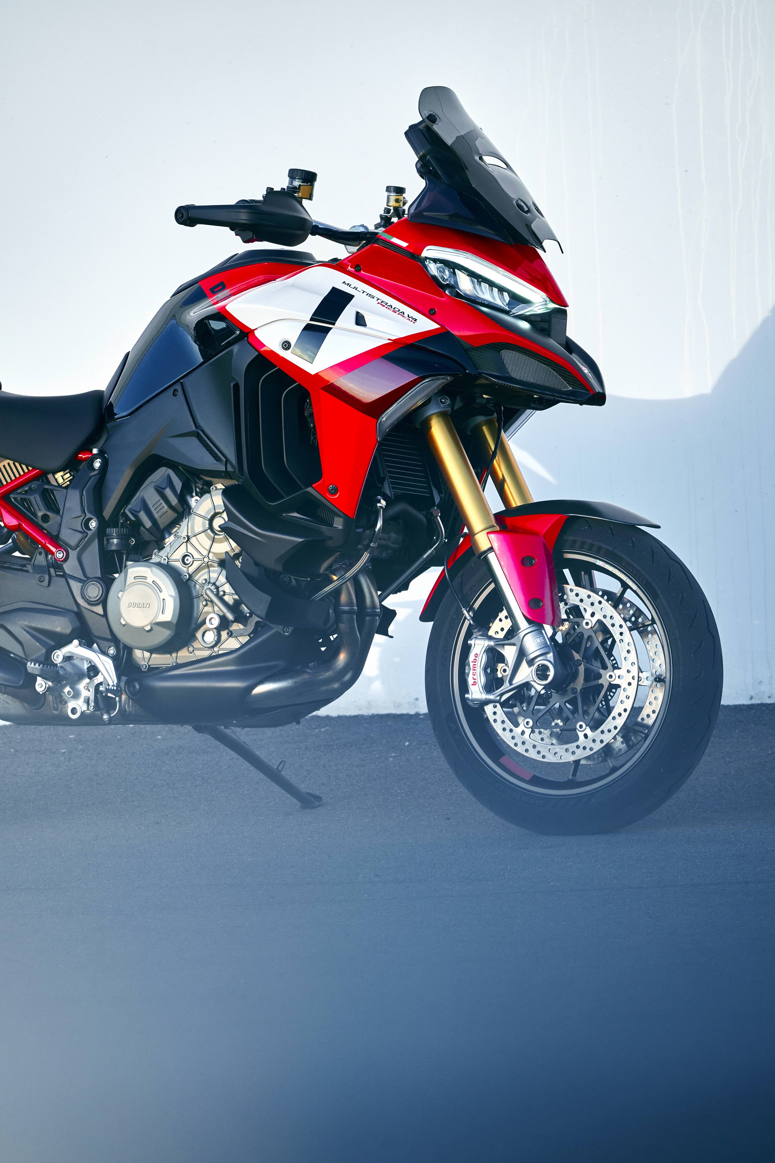 杜卡迪 2022 Multistrada V4 派克峰版 户外特写