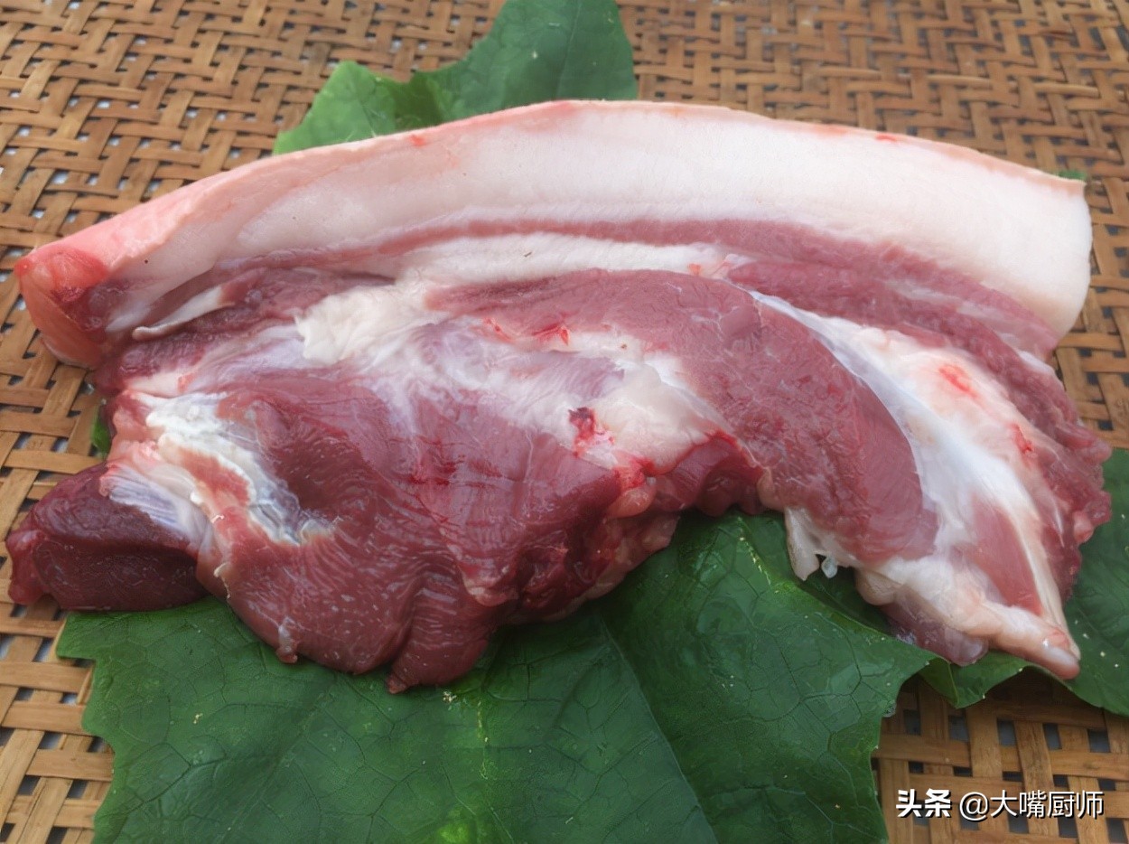 猪肉前腿肉和后腿肉哪个好（猪前腿和后腿肉的区别及辨认）