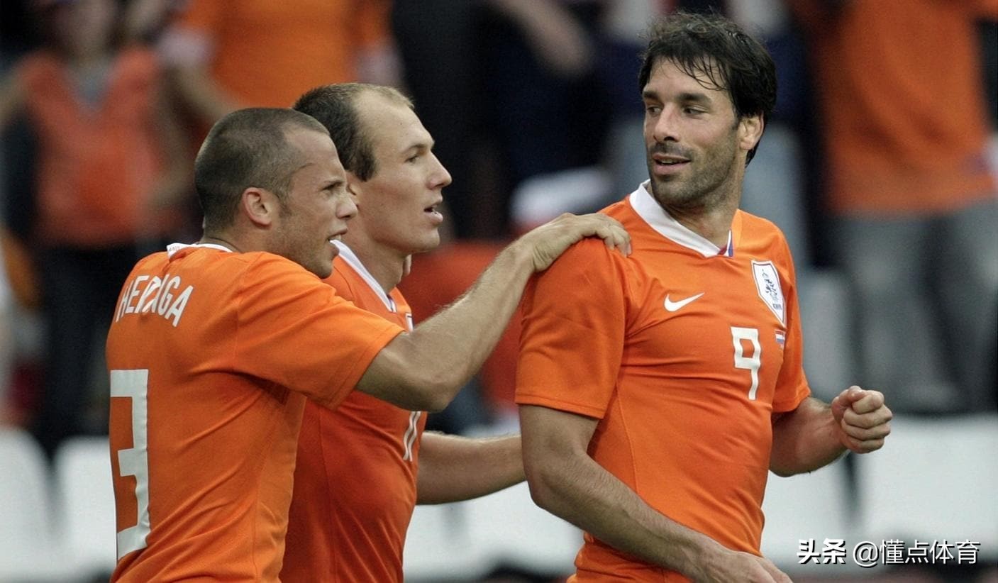 10年世界杯荷兰阵容(荷兰队史10大射手：范尼第7，罗本第5)