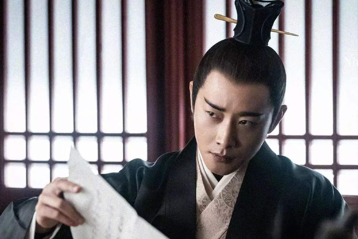 《鹤唳华亭》里罗晋演技的争议，隐藏了罗晋发展选择的无奈