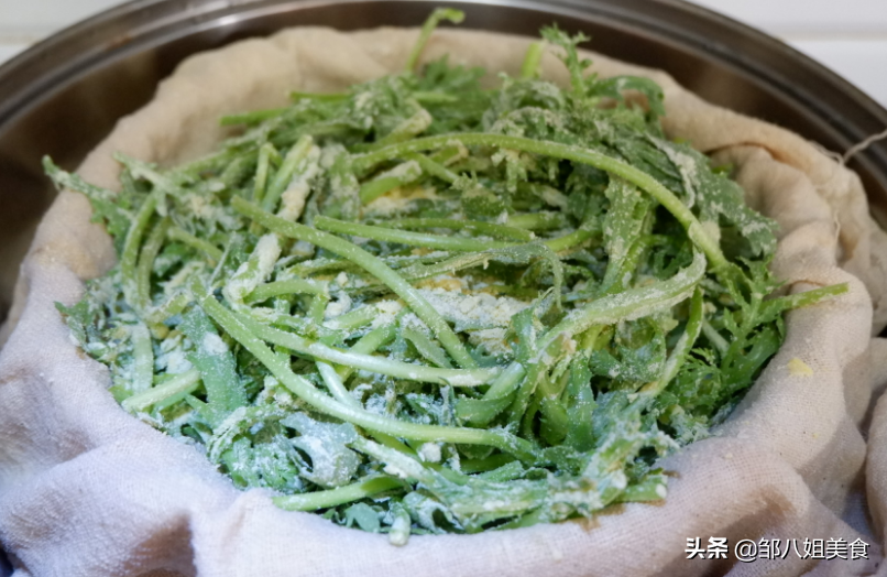 蒸茼蒿怎么做好吃又简单（美味茼蒿的详细做法分享）