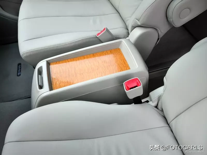 丰田大霸王2.4L 7座实拍，深入民心的商旅MPV，国产必然大卖？