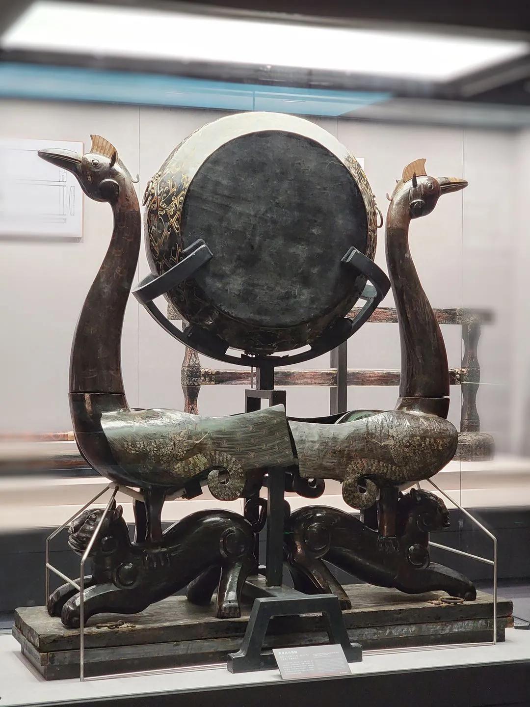 凤凰涅槃:楚人的浪漫主义风格,创造了独一无二的楚地文物