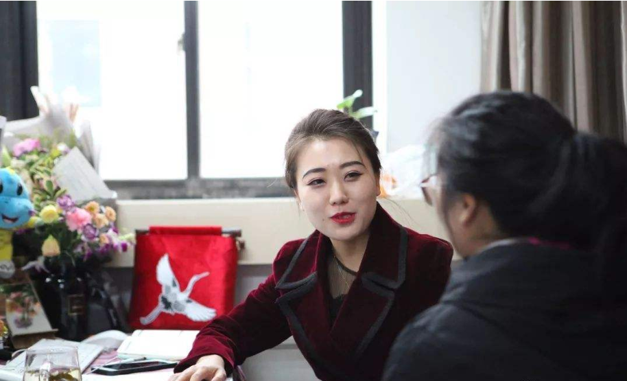 大学辅导员学历高工资少，为啥毕业生抢着做，这些福利很诱人