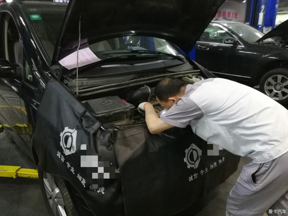 奔驰唯雅诺发电机不发电 我们这样简单维修