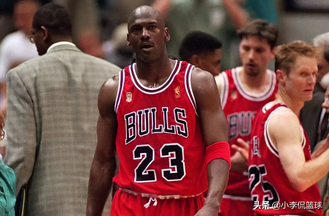 90年代有哪些nba球星(NBA90年代球星排名：巴克利第4，皮蓬第6，斯托克顿第9)