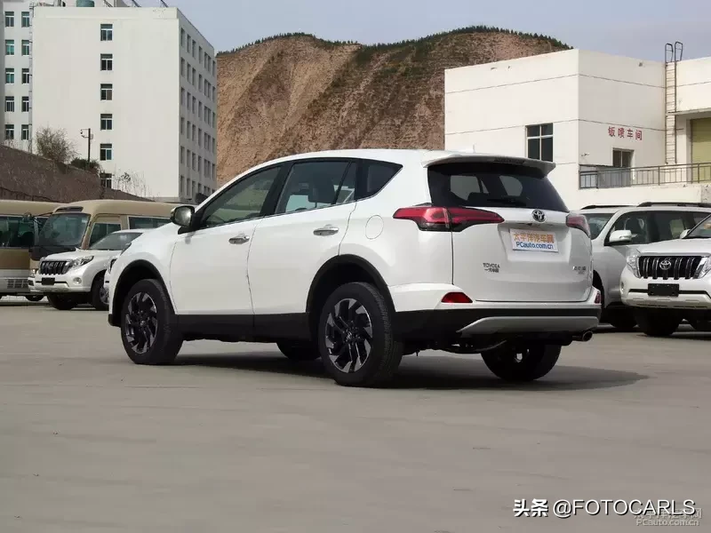 实拍第四代丰田RAV4荣放，近七年改款，小书包不在你不买？
