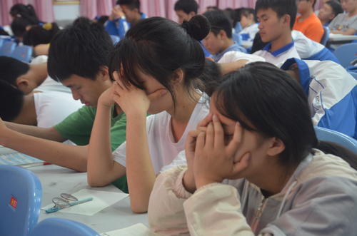 孩子中考得低分，300多分与高中无缘，这几条“新出路”可以选择