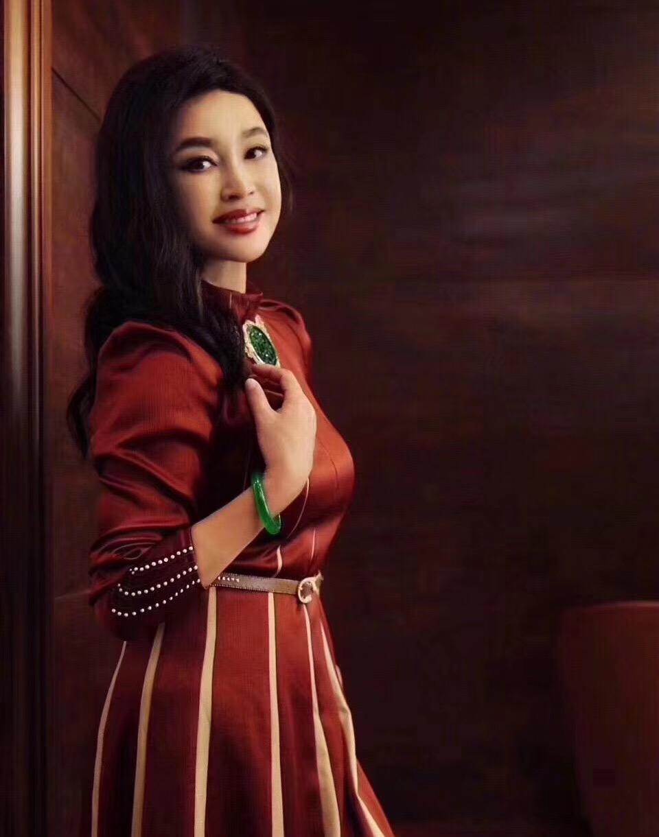从古至今,翡翠玉镯都是深受女人欢迎和喜爱的首饰,得福翡翠(戴玉镯子