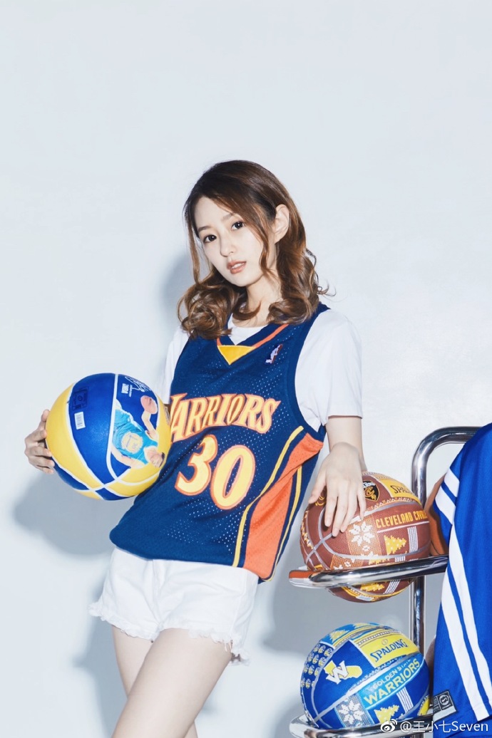 为什么nba主播叫小七(最美女库蜜——篮球小七来了！)