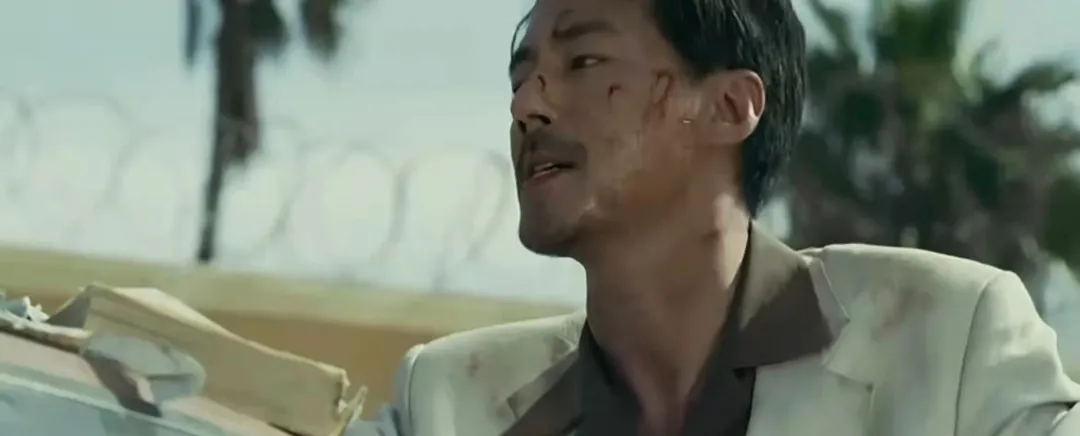 2021最好看的韩影《摩加迪沙》真实改编,讽刺与悲悯的克制表达