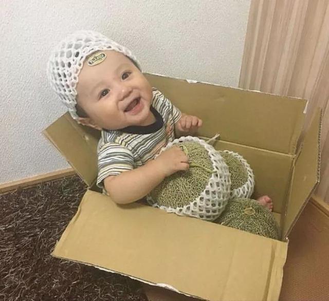 岛国这群父母专拍孩子的沙雕照片上传网络，是亲生的，没错了