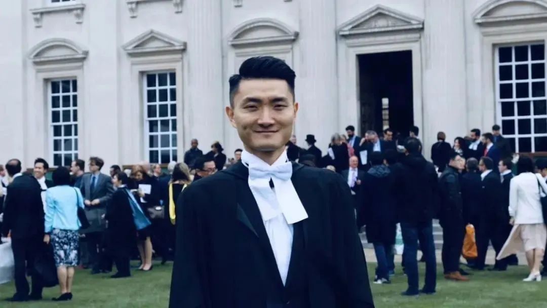 无臂学霸杨孟衡：用脚写字考出文科状元，寒门贵子的开挂人生