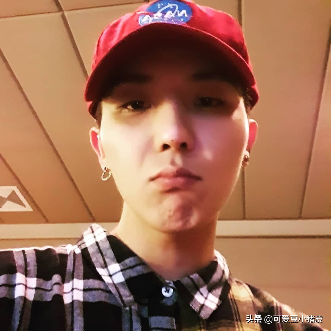 韩国乐坛只识男团？盘点6位独具一格的男歌手：吴赫有招牌烟嗓