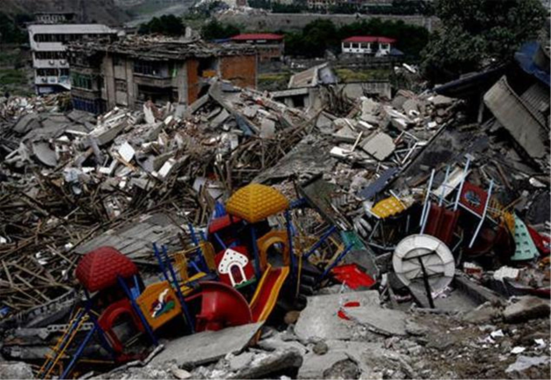 汶川地震死了多少人(汶川大地震有8萬人遇難) - 青木春