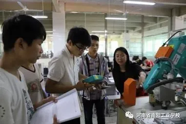 南阳工业学校，国家级重点中专招生，工业机器人，跨境电商专业