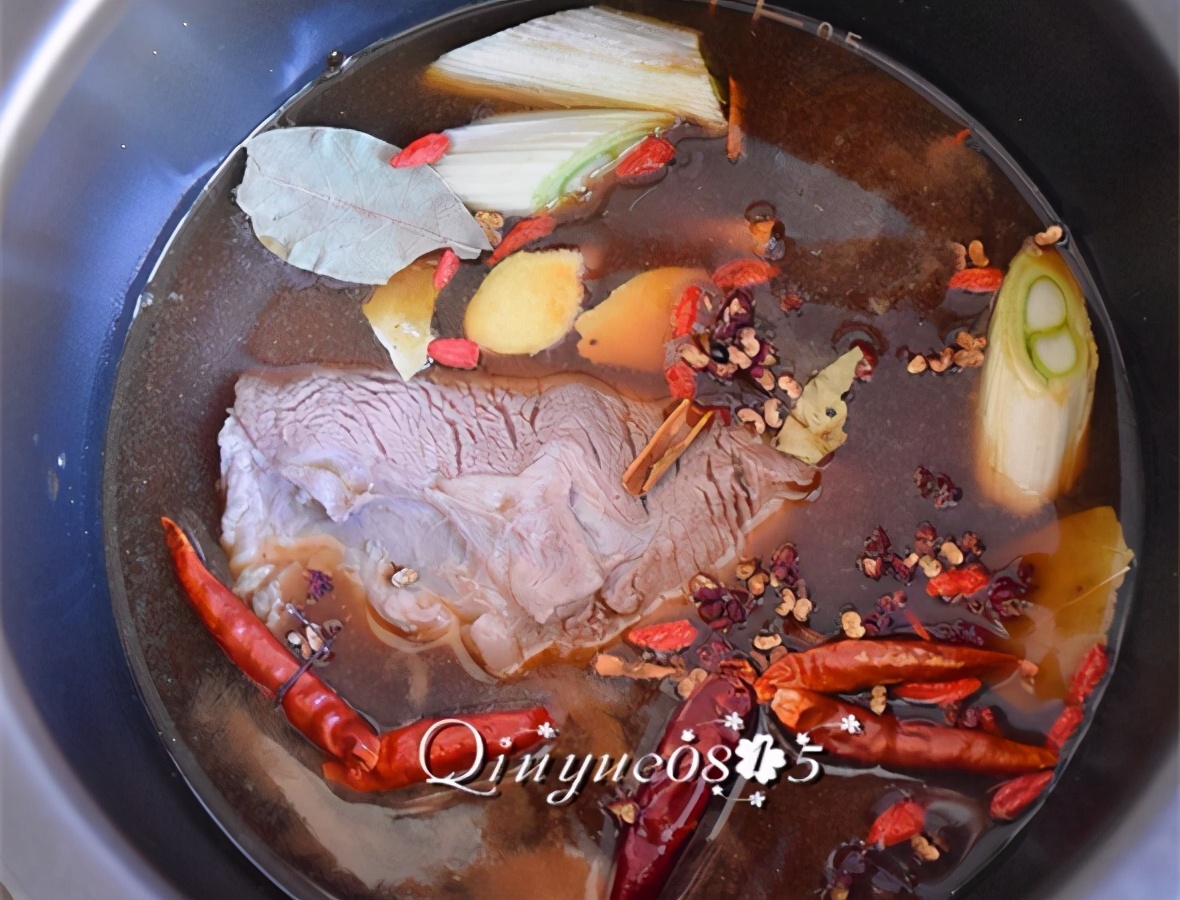 老祖宗传下来的酱牛肉秘方，牛肉软烂不塞牙、超入味，只需3步