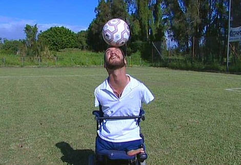 他怂恿了尼克3个月,让他去演讲,尼克说:我哪里会演讲,我要说什么呢?