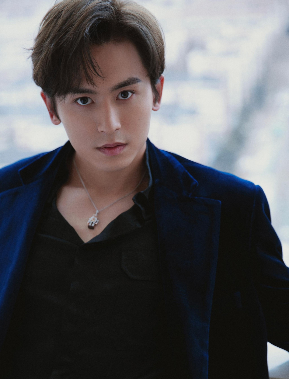 严厉批评张哲瀚事件,劣迹艺人将一封到底