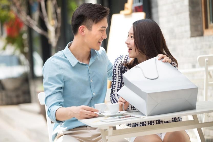 纠结七夕要给她送什么礼物？其实女生更想要的是礼物背后的心意