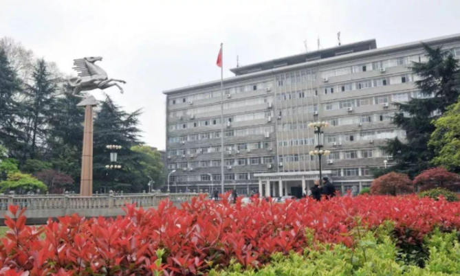 湖北这所大学“真委屈”，合并了3所211，欲冲985却仍遗憾落选