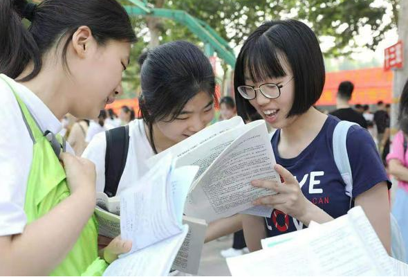 重庆考生运气爆棚，以507分捡漏985高校，却因专业被大家嘲笑