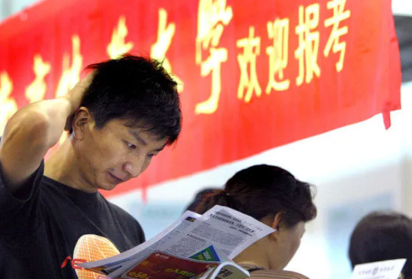 专科生到底算不算大学生？教育部门做出回答，大家看法不一样