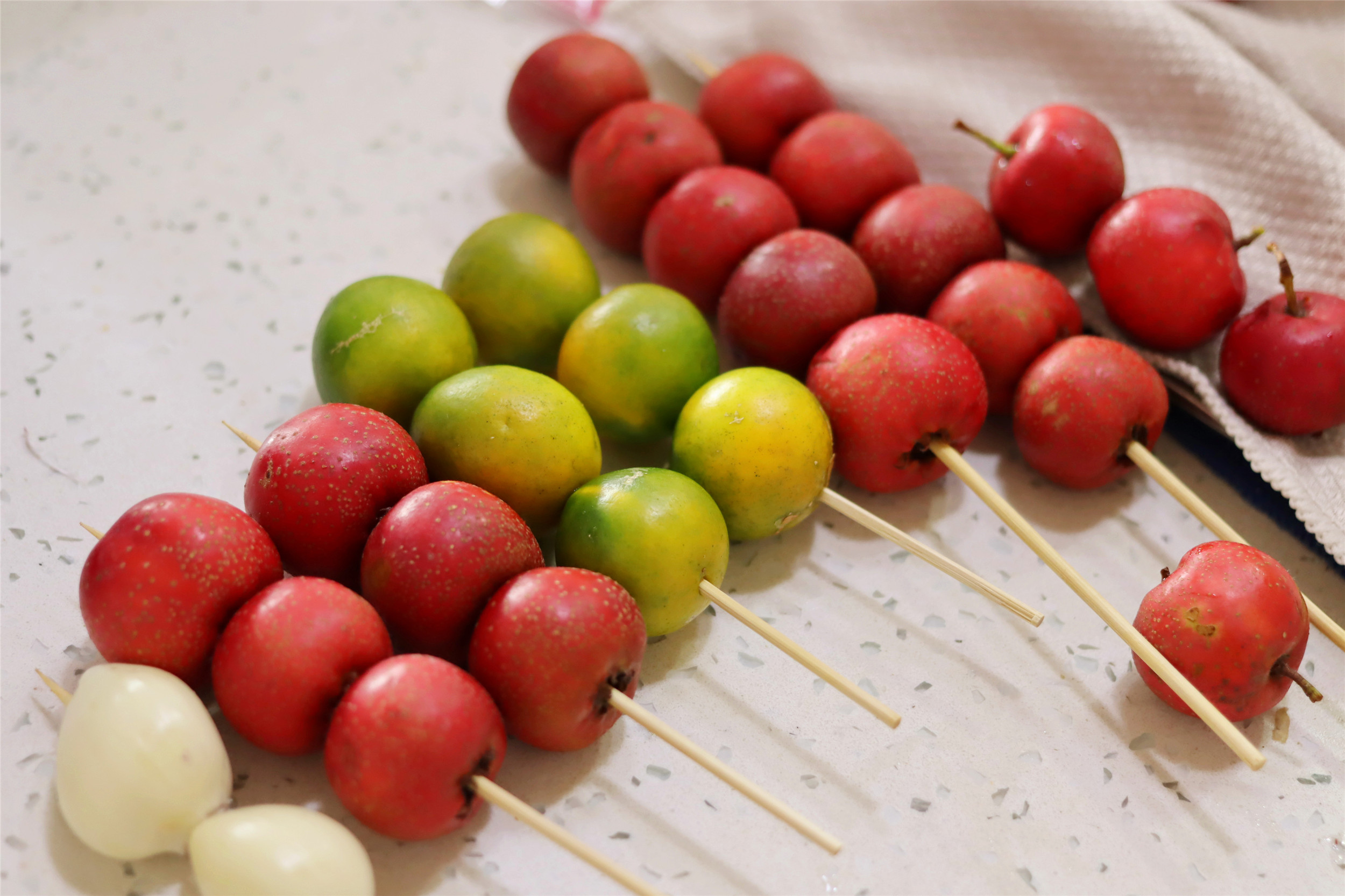 做糖葫芦，掌握“熬糖3步曲”，糖衣酥脆透亮，不沾牙，能出摊了