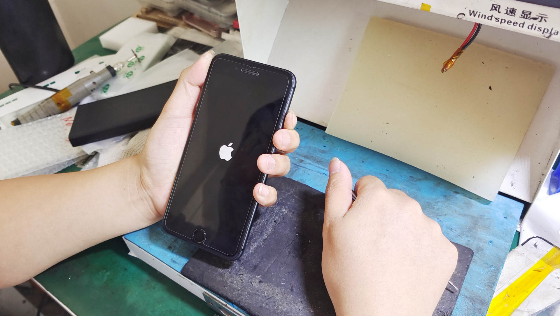 iPhone8Plus回收920，或者换个电池再用2年？到底怎么选最合适？