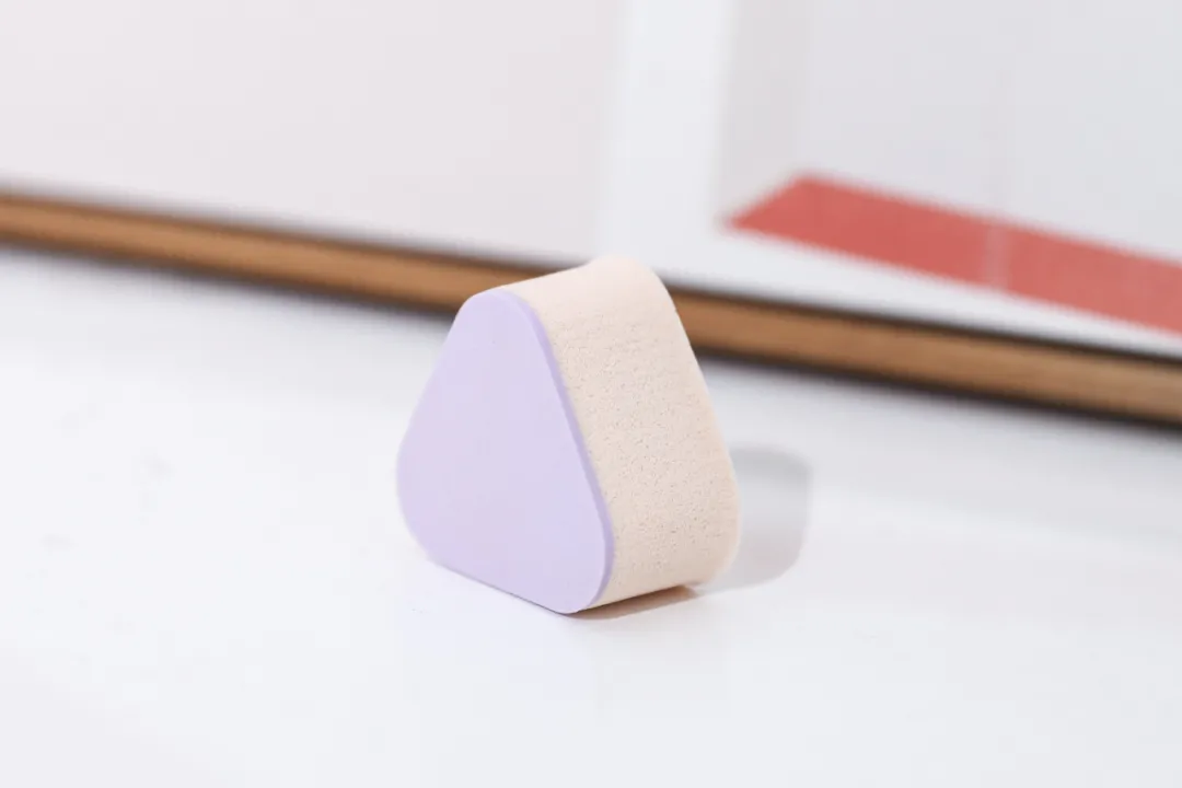 美妆蛋过气了？这些新款上妆工具有点东西