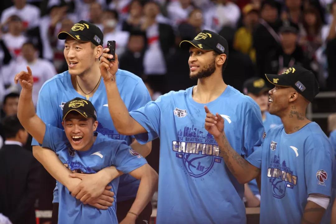 北京莫里斯为什么不去nba(最高20年监禁！他在CBA赚了1300万美金！如今却惹出麻烦)