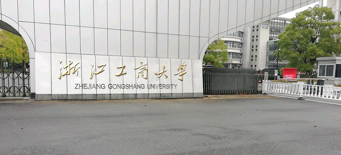 她是雪梨、林珊珊背后的真正推手，小妹的相却有大姐的范