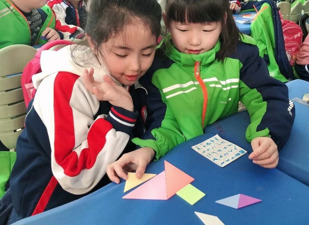 【寓教于乐】敕勒川绿地小学乌兰分校一年级开展玩转七巧板趣味拼搭活动