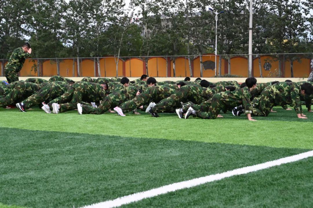 身着迷彩，英姿飒爽！清徐县徐沟中学高一新生军训剪影