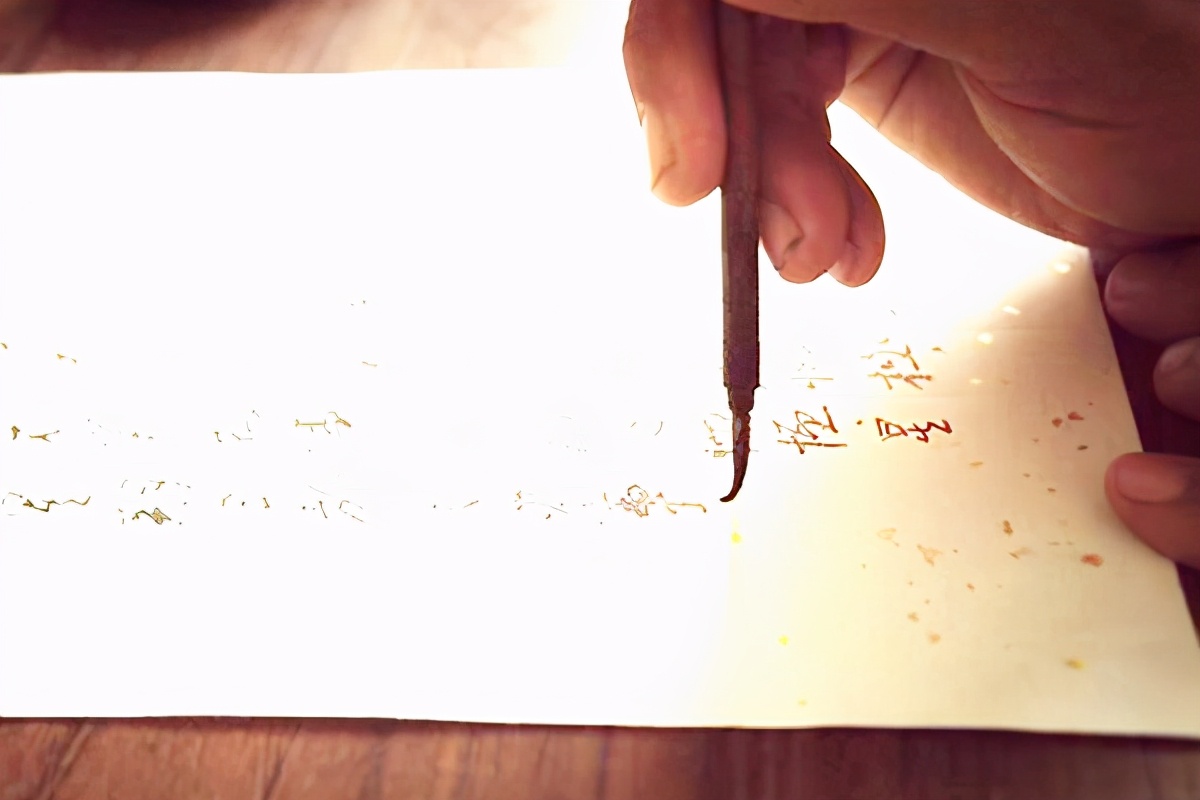 郦波发表了一首七绝，民间高手与其掐架，结果都败给了电脑写的诗