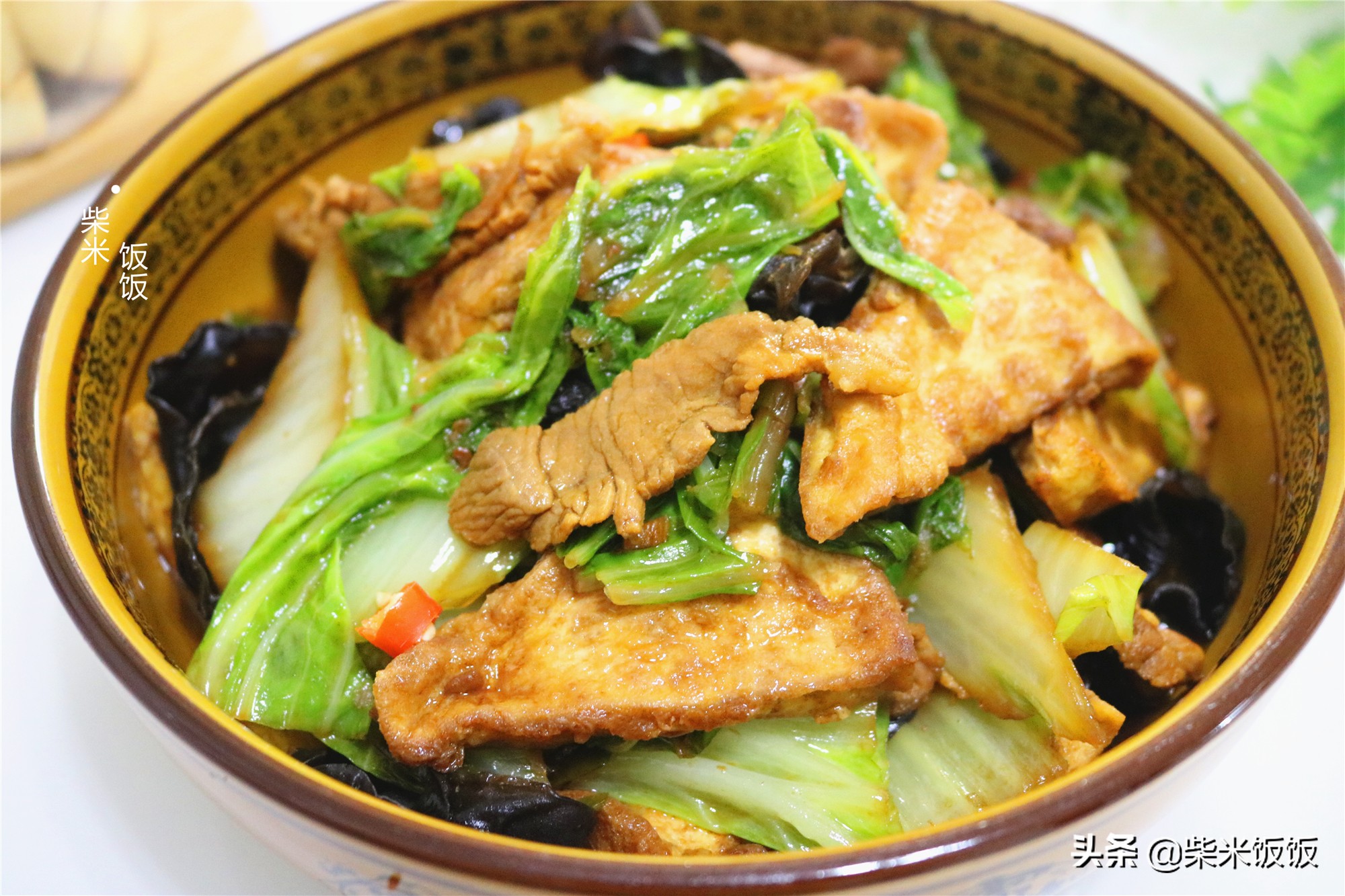 白菜炖豆腐，这样做才好吃，豆腐鲜香多汁，白菜脆嫩爽口