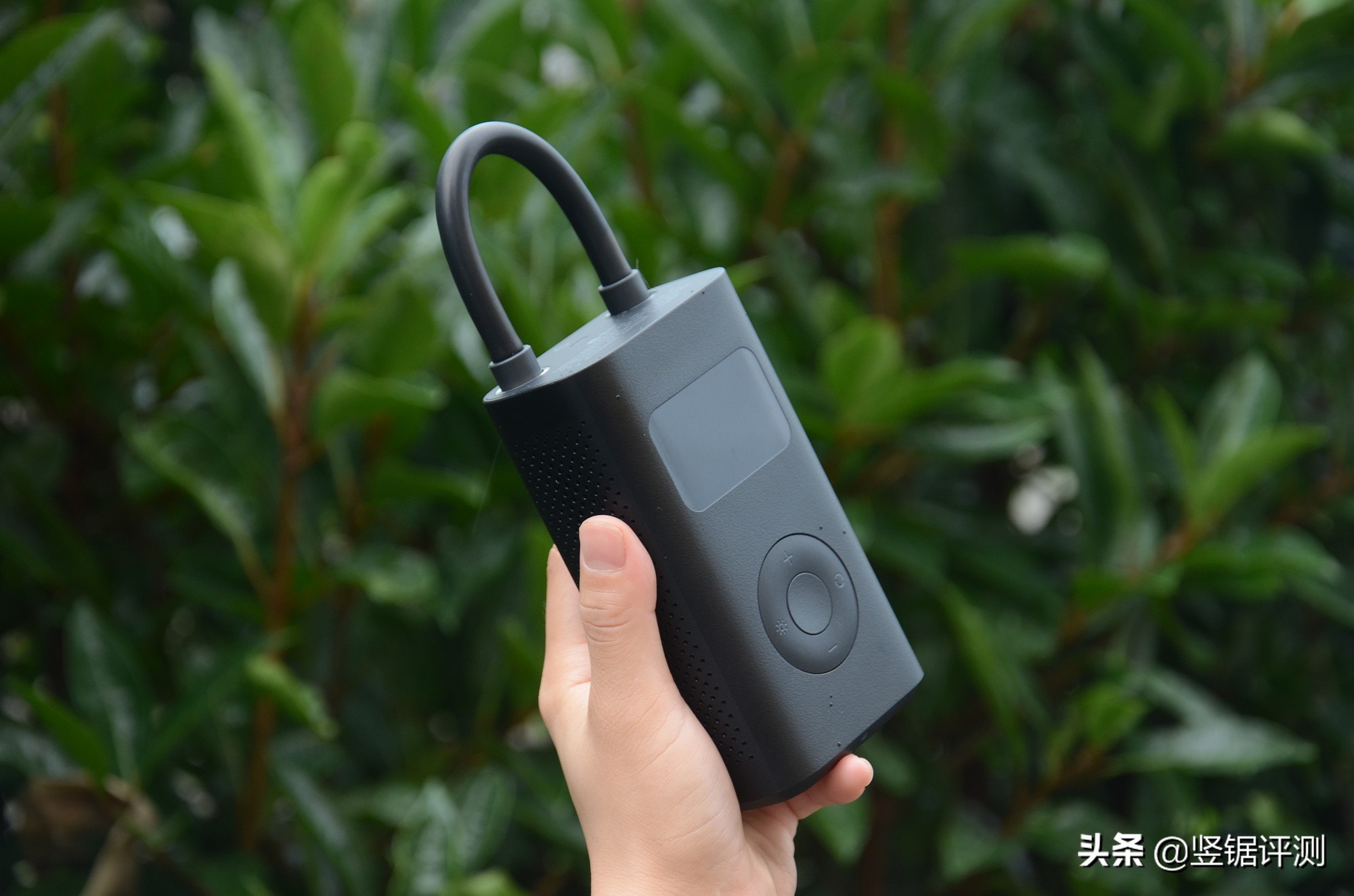 还去汽修店给汽车轮胎充气？用米家充气宝1S就行，省钱且便携