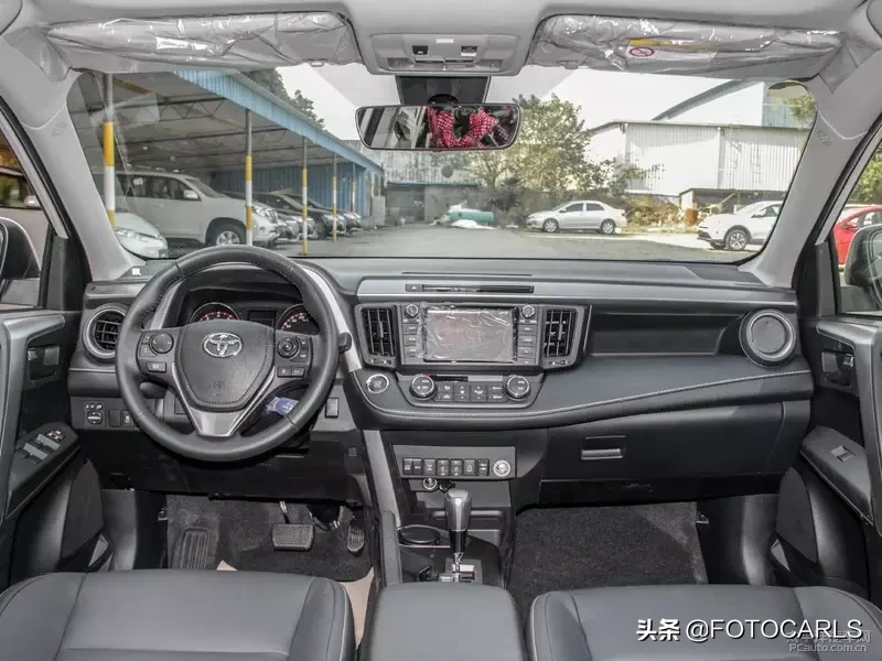 实拍第四代丰田RAV4荣放，近七年改款，小书包不在你不买？