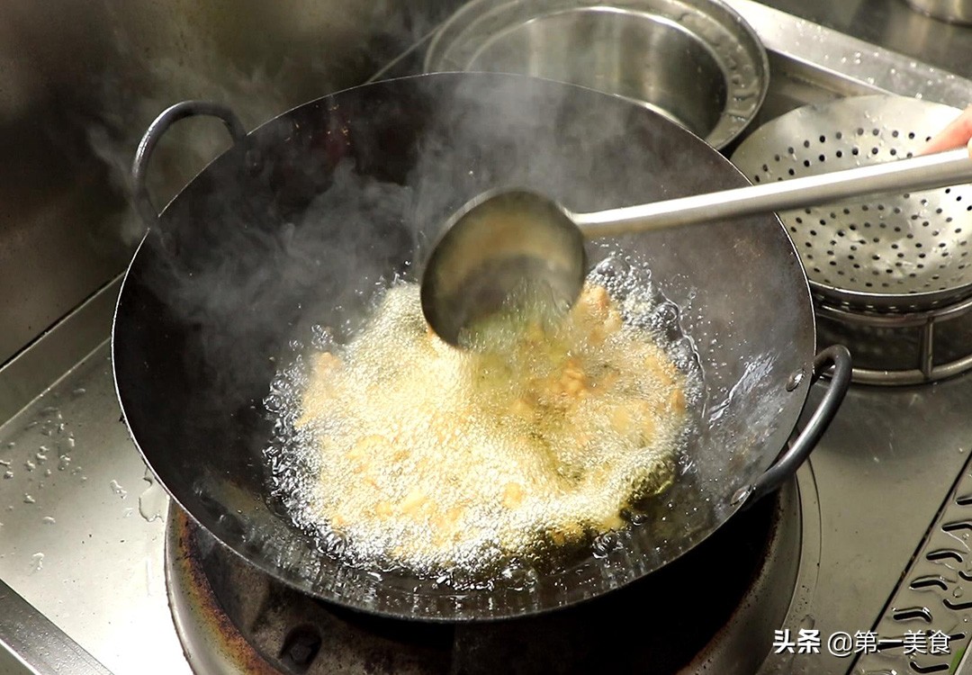 原来京酱肉丝是这样做的，厨师长教你小技巧，肉丝滑嫩，酱香浓郁