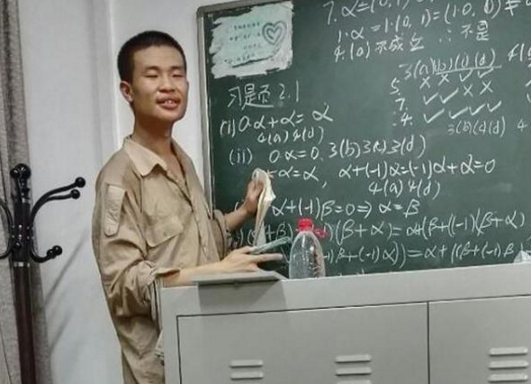 清华创意满满的招生宣传片，输给北大其貌不扬的韦神，网友：完败