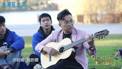 脱贫攻坚｜即将退休 他带着八旬母亲去支教