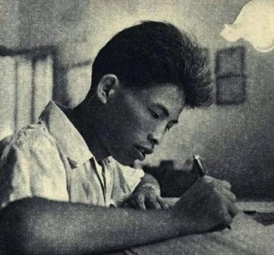 鲁迅玩伴闰土：57岁病逝后，留下5子，如今后代完成华丽转变