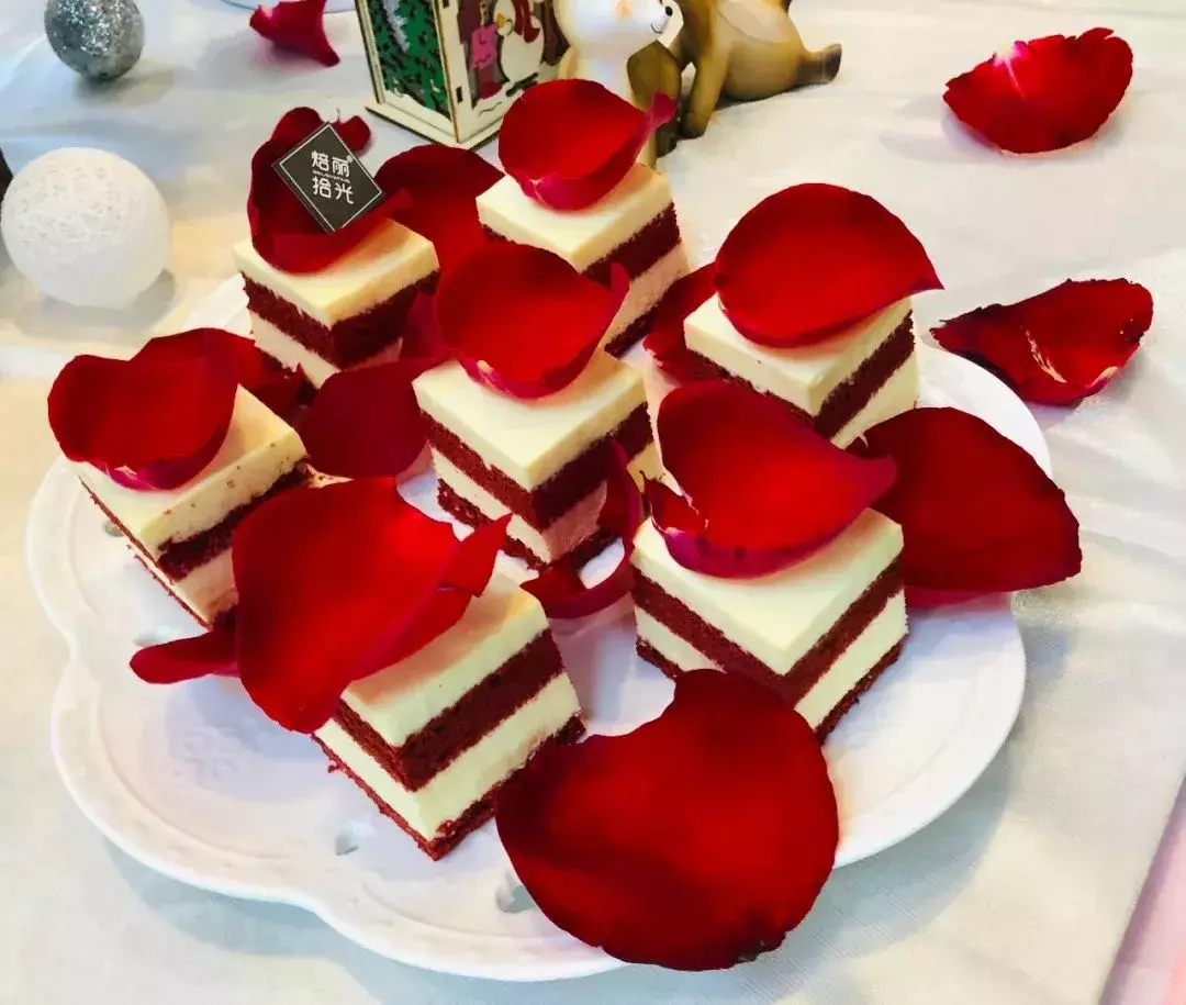 东方影都茂“光影市集”即将开业，自媒体探店先睹为快，福利等你拿